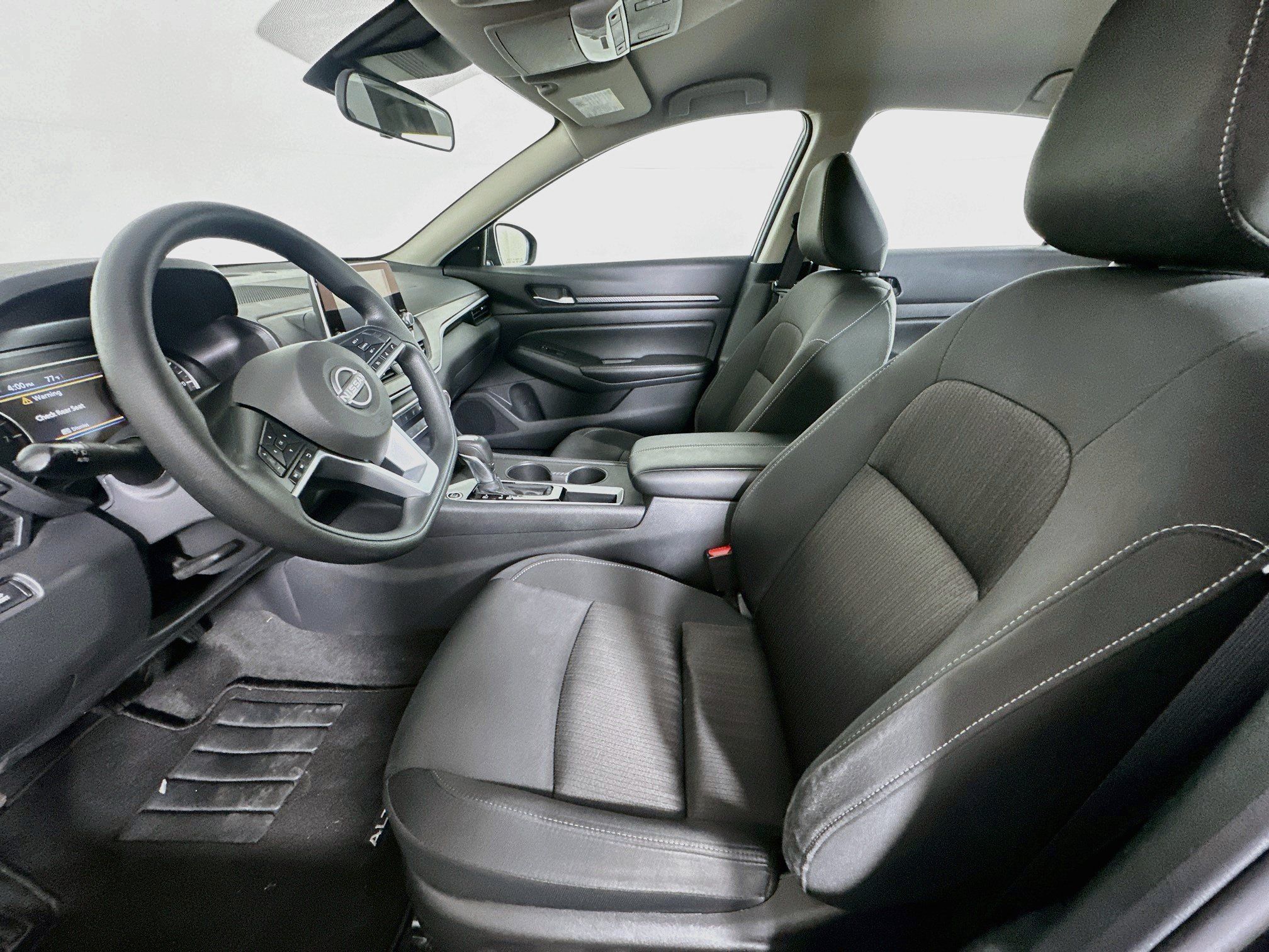 Used 2025 Nissan Altima 2.5 SV FWD image 13