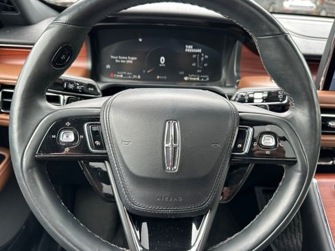 Used 2023 Lincoln Aviator Reserve w/ Equipment Group 201A RWD image 29