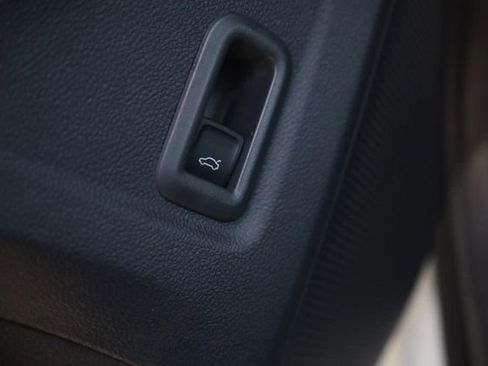 New 2026 Volkswagen Tiguan SE R-Line image 11