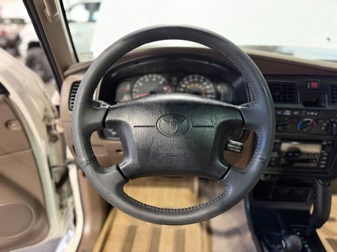 Used 2002 Toyota 4Runner SR5 AWD/4WD image 12