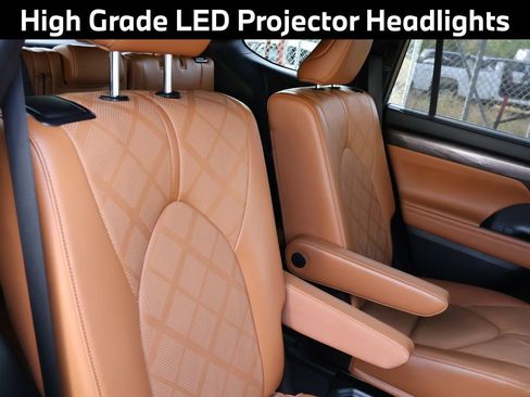 Used 2023 Toyota Highlander Platinum image 15