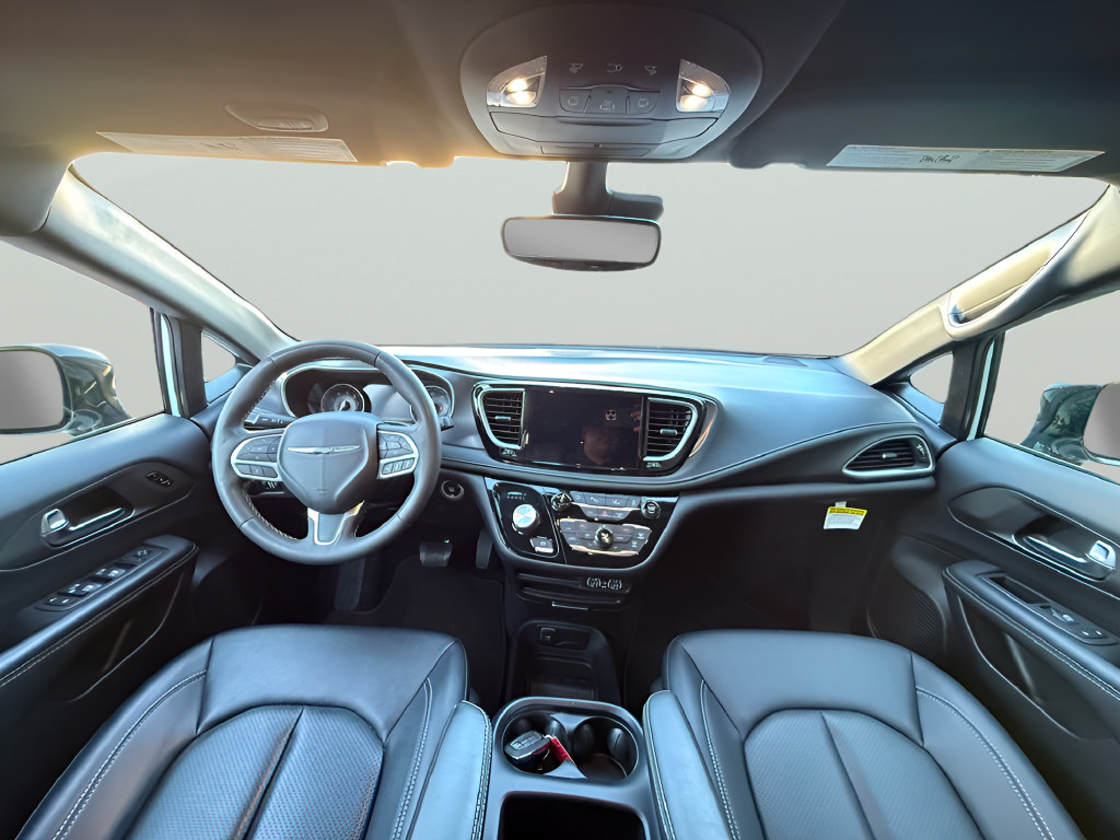 Used 2025 Chrysler Pacifica Select FWD image 9