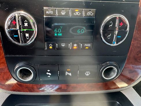 Used 2008 Chevrolet Silverado 3500 LTZ w/ EZ-Lift Tailgate Package image 11