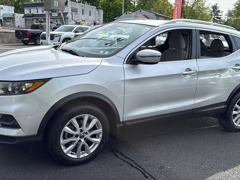 Used 2020 Nissan Rogue Sport SV AWD/4WD image 3