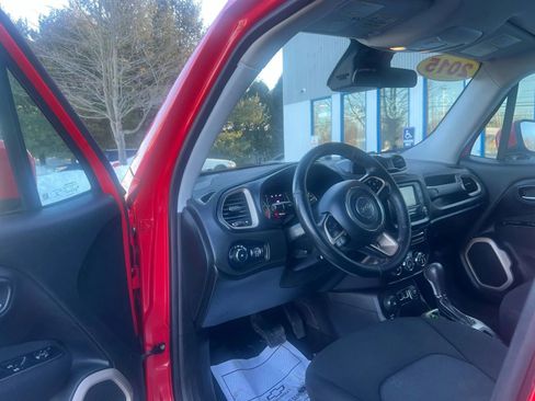 Used 2015 Jeep Renegade Latitude image 10