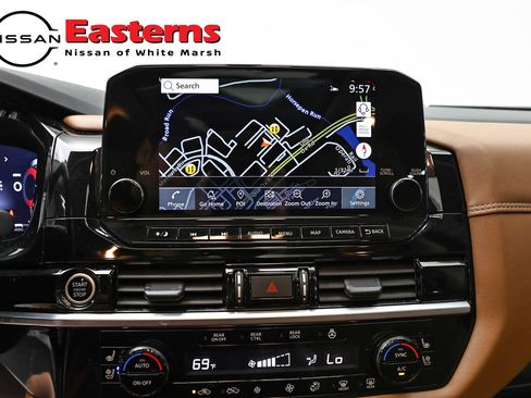 Used 2024 Nissan Pathfinder Platinum w/ Black Appearance Package AWD/4WD image 12