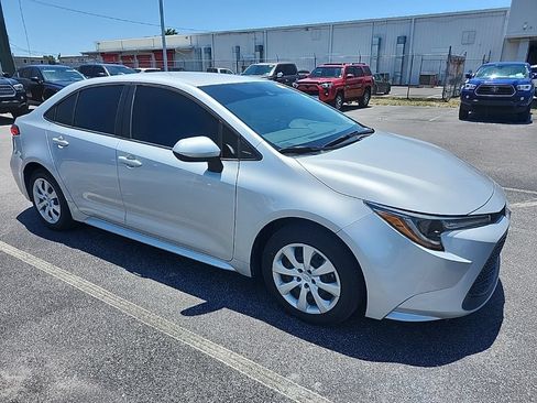 Used 2022 Toyota Corolla LE FWD image 16