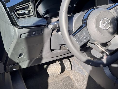 Certified 2025 Nissan Kicks SR image 16