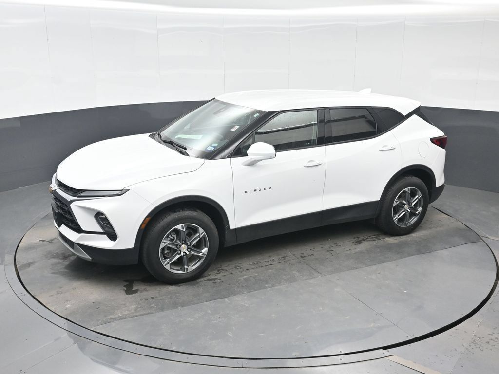 Used 2025 Chevrolet Blazer LT FWD image 17