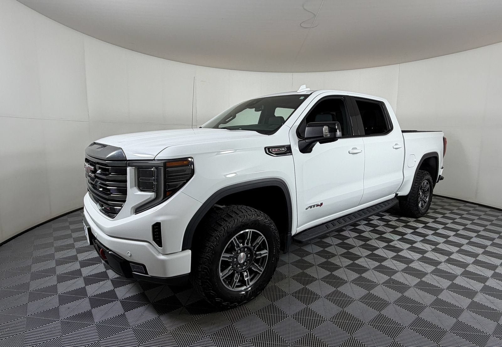 Certified 2024 GMC Sierra 1500 AT4 w/ AT4 Premium Package AWD/4WD image 2