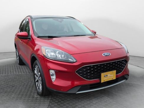 Certified 2022 Ford Escape Titanium w/ Class II Trailer Tow Package AWD/4WD image 4