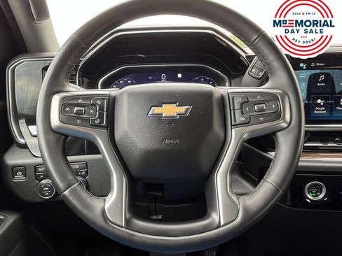 Used 2023 Chevrolet Silverado 1500 LT AWD/4WD image 13