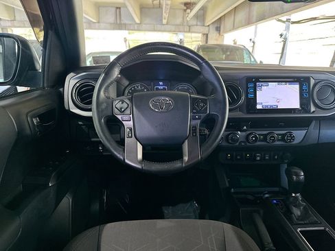 Used 2018 Toyota Tacoma TRD Sport w/ Technology Package AWD/4WD image 21