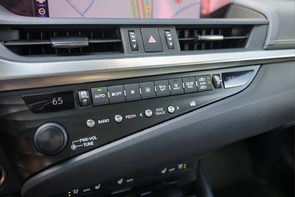 Used 2019 Lexus ES 350 w/ Premium Package FWD image 17
