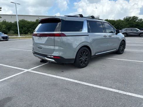 Used 2024 Kia Carnival SX FWD image 5