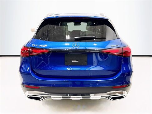 Used 2025 Mercedes-Benz GLC 300 4MATIC image 6