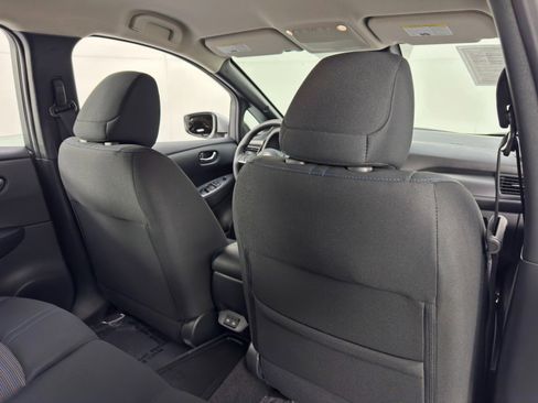 Used 2025 Nissan Leaf S image 28