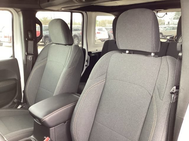Used 2024 Jeep Wrangler Unlimited Sahara AWD/4WD image 11