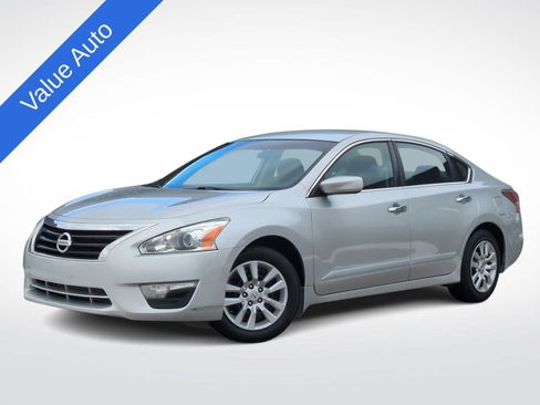 Used 2014 Nissan Altima 2.5 S w/ Display Audio Package image 1