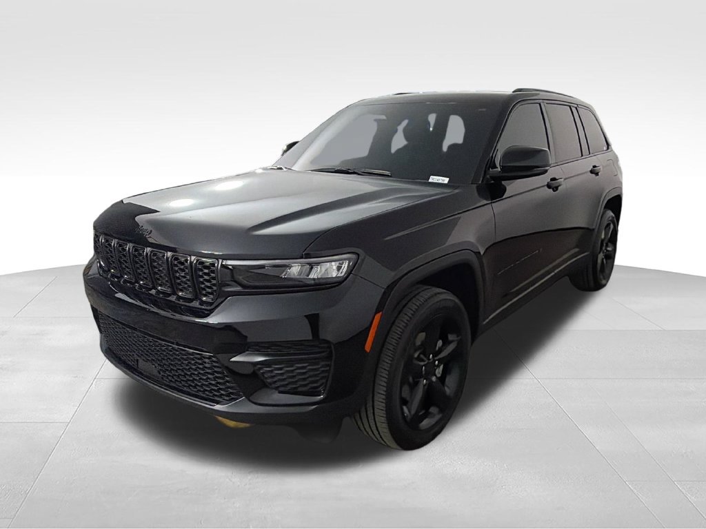 Used 2024 Jeep Grand Cherokee Altitude AWD/4WD image 9