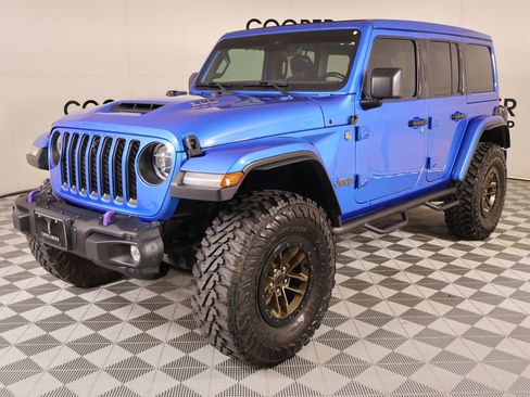 Used 2022 Jeep Wrangler Unlimited Rubicon w/ Xtreme Recon 35" Tire Package AWD/4WD image 11