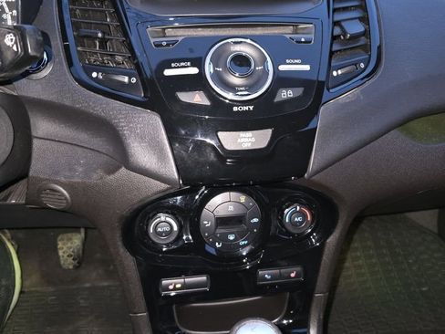 Used 2014 Ford Fiesta Titanium image 16