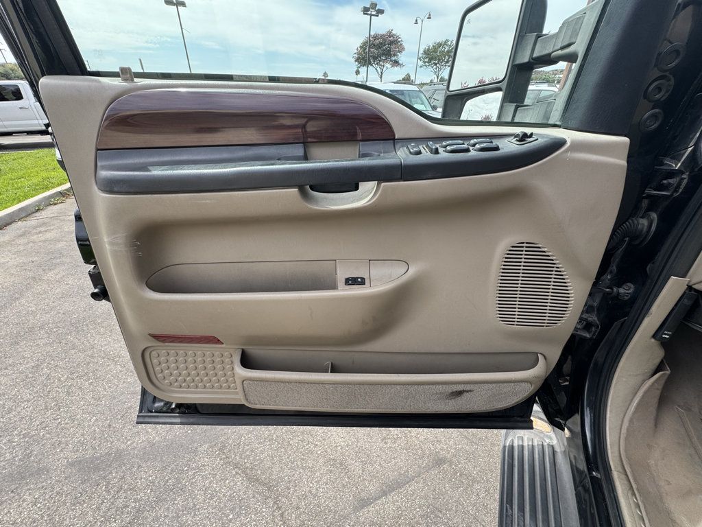 Used 2005 Ford Excursion Limited AWD/4WD image 31