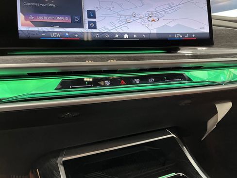 Certified 2024 BMW i7 eDrive50 w/ Executive Package image 11