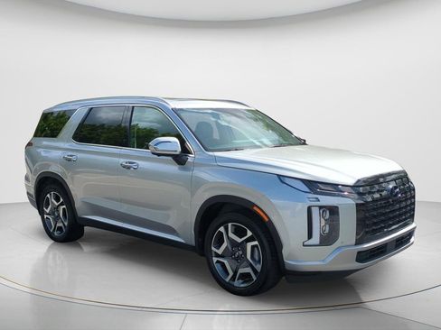 Used 2023 Hyundai Palisade SEL AWD/4WD image 2