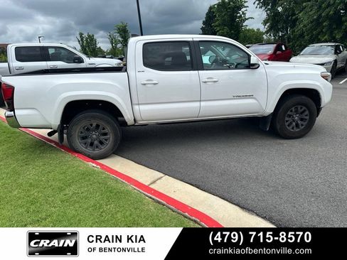 Used 2020 Toyota Tacoma SR5 RWD image 3