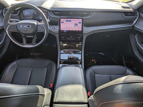 Used 2023 Jeep Grand Cherokee Limited w/ Black Appearance Package image 13