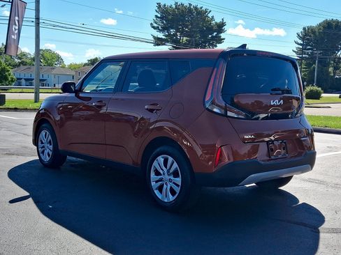 Used 2023 Kia Soul LX FWD image 4