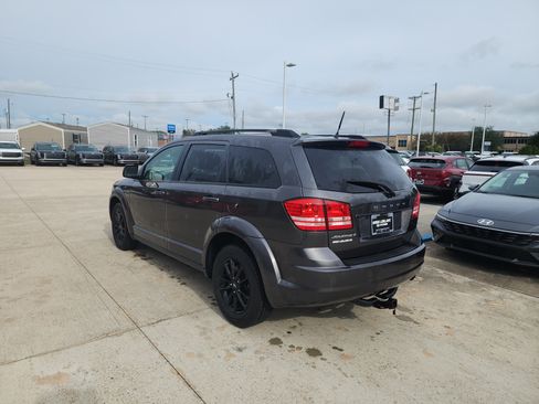 Used 2020 Dodge Journey SE w/ Blacktop Package FWD image 5