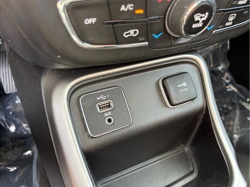 Used 2020 Jeep Compass Latitude w/ Popular Equipment Group FWD image 28
