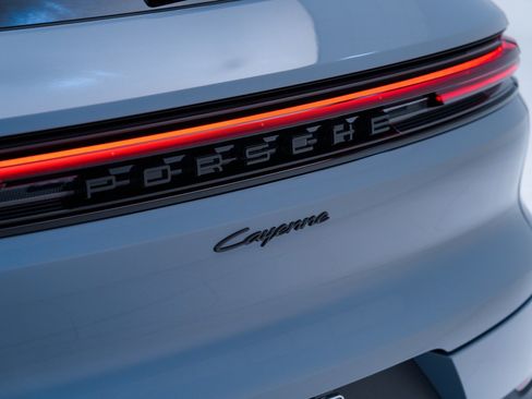 Certified 2026 Porsche Cayenne AWD/4WD image 13