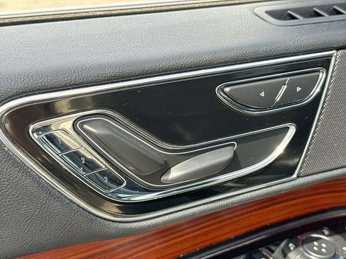 Used 2018 Lincoln Navigator Select AWD/4WD image 12