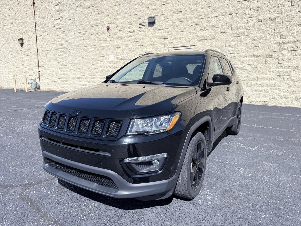Used 2018 Jeep Compass Latitude w/ Popular Equipment Group AWD/4WD image 1