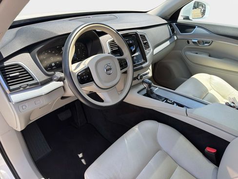 Used 2021 Volvo XC90 T5 Momentum w/ Climate Package FWD image 18