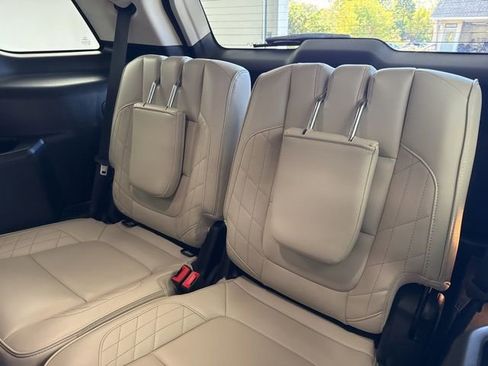 Used 2018 Ford Explorer Platinum image 15