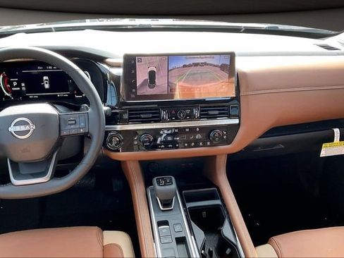 New 2026 Nissan Pathfinder Platinum FWD image 6