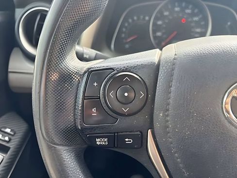 Used 2015 Toyota RAV4 LE AWD/4WD image 18