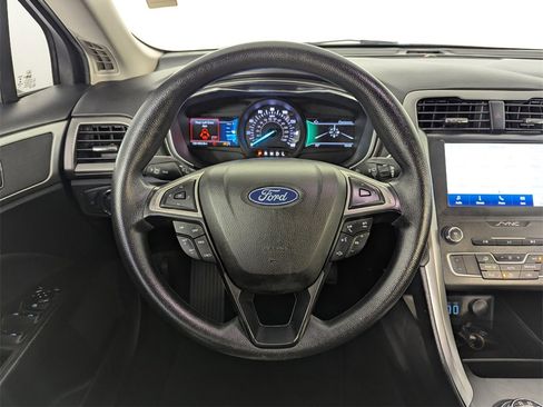 Used 2020 Ford Fusion SE image 17