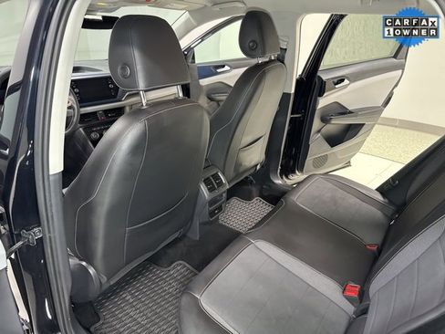 Used 2023 Volkswagen Taos SE w/ Black Wheel Package image 25