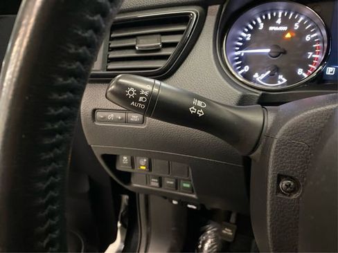 Used 2017 Nissan Rogue SV image 22