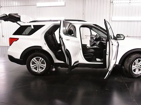 Used 2023 Ford Explorer XLT w/ Equipment Group 202A image 34