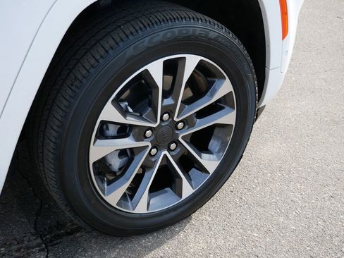 Used 2023 Jeep Grand Cherokee Overland AWD/4WD image 13