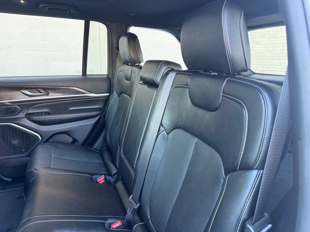 Used 2026 Jeep Grand Cherokee Limited AWD/4WD image 29