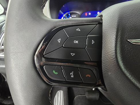Used 2023 Chrysler Pacifica Limited w/ Uconnect Theater Family Group FWD image 28