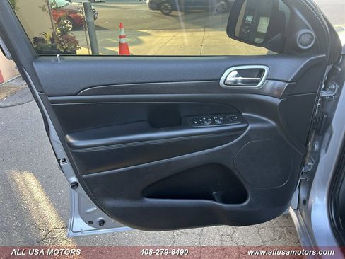 Used 2018 Jeep Grand Cherokee Altitude AWD/4WD image 17
