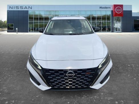 Used 2023 Nissan Altima 2.0 SR FWD image 2
